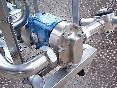 Mobile Stainless Steel Cone Bottom Tank with Waukesha Pump- 20 Gallon